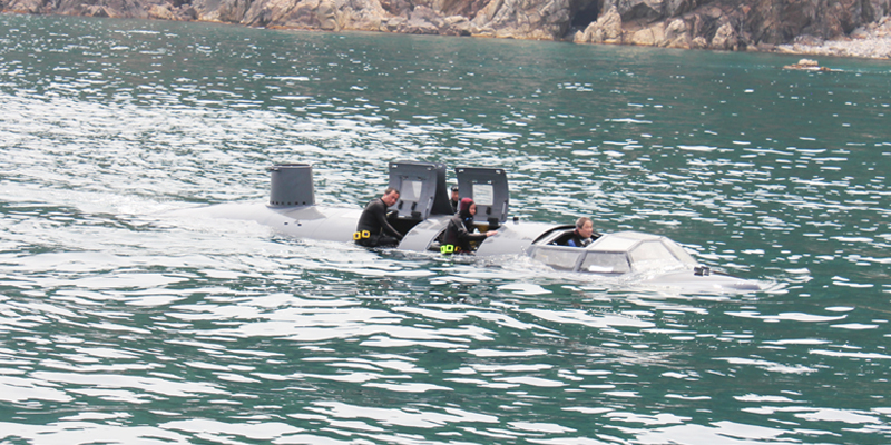 SDV 1000W (hybrid submersible/surface vessel )
